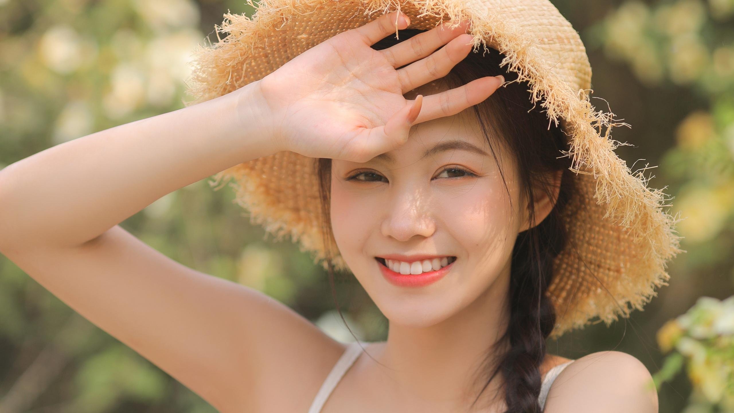 开云体育入口-“跃山飞跃：悬崖与荒原的极速震撼”，飞跃山丘